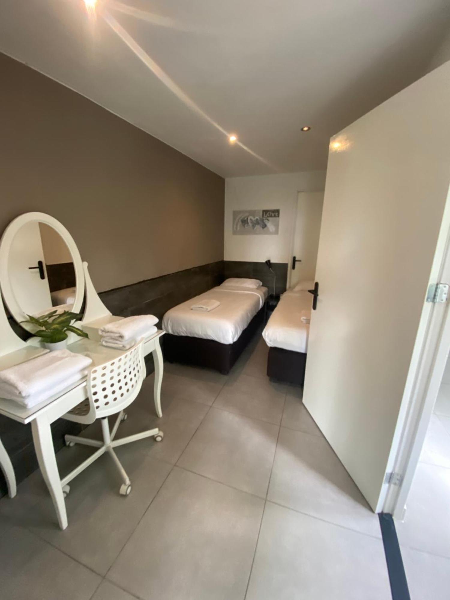 Bungalow Haarlem Amsterdam With Jacuzzi Vijfhuizen Экстерьер фото